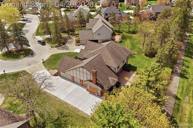 1906 Independence Court, Rochester Hills, MI 48306