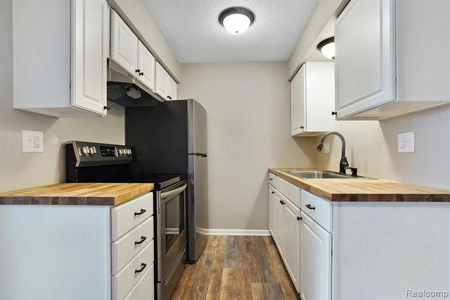 1627 S Riverside Avenue, Saint Clair, MI 48079