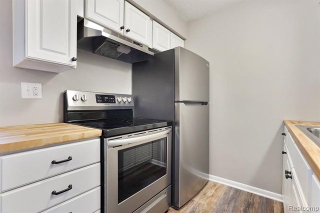 1627 S Riverside Avenue, Saint Clair, MI 48079