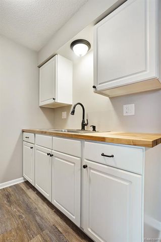 1627 S Riverside Avenue, Saint Clair, MI 48079