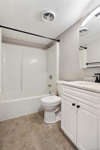 1627 S Riverside Avenue, Saint Clair, MI 48079