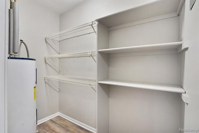 1627 S Riverside Avenue, Saint Clair, MI 48079