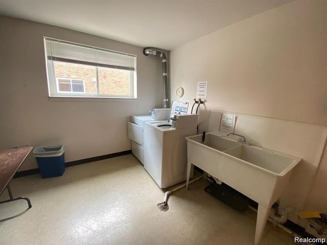 1627 S Riverside Avenue, Saint Clair, MI 48079