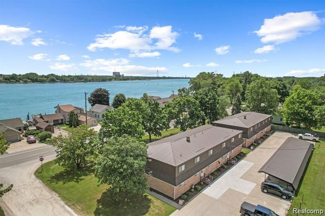 1627 S Riverside Avenue, Saint Clair, MI 48079