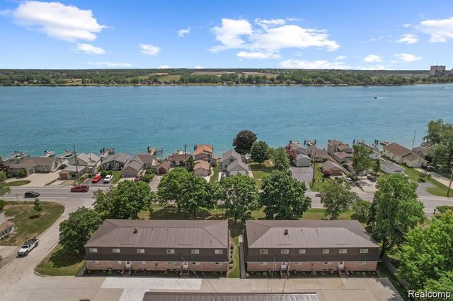 1627 S Riverside Avenue, Saint Clair, MI 48079