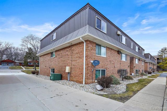 1627 S Riverside Avenue, Saint Clair, MI 48079