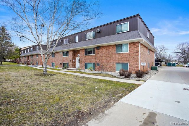 1627 S Riverside Avenue, Saint Clair, MI 48079