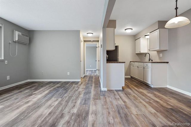 1627 S Riverside Avenue, Saint Clair, MI 48079