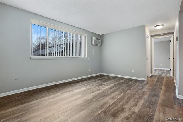 1627 S Riverside Avenue, Saint Clair, MI 48079