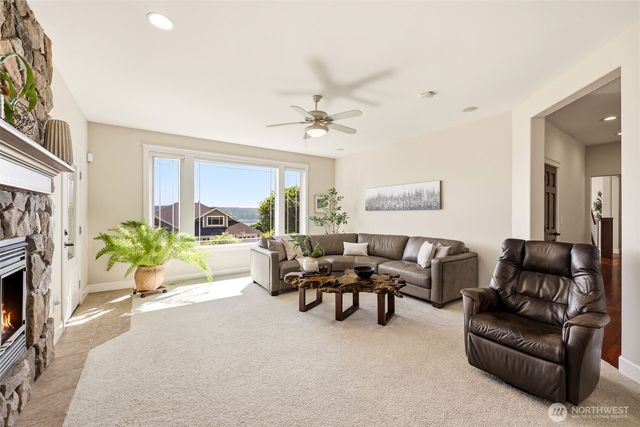 13718 9th Avenue Ct NW, Gig Harbor, WA 98332