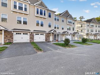 34 Village Crossing 34, East Lyme, CT 06357