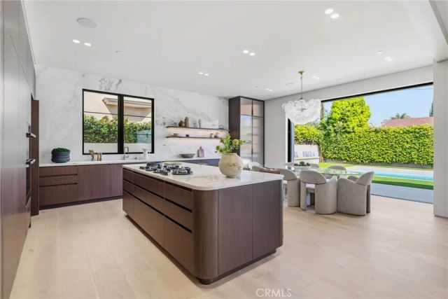 4900 Valjean, Encino, CA 91436