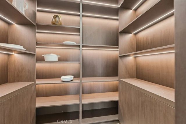 4900 Valjean, Encino, CA 91436