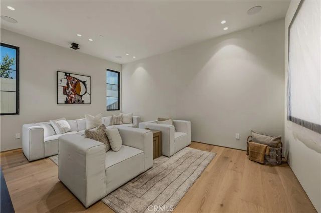 4900 Valjean, Encino, CA 91436