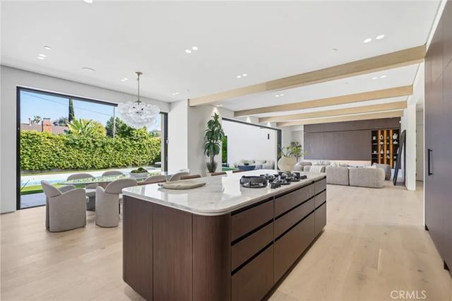 4900 Valjean, Encino, CA 91436