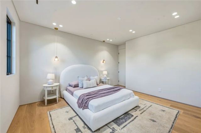 4900 Valjean, Encino, CA 91436