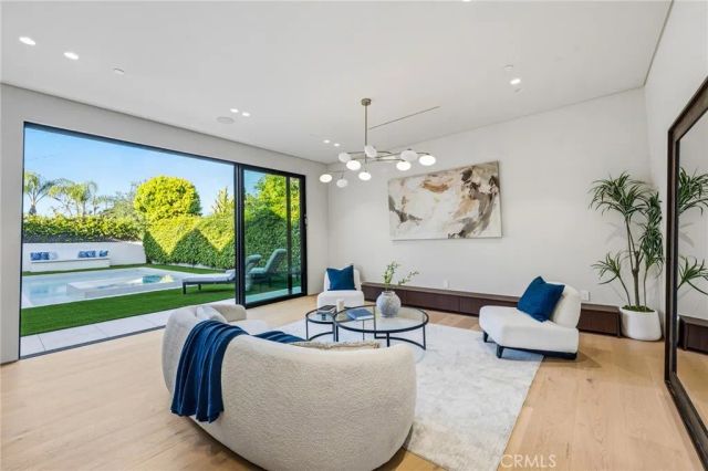 4900 Valjean, Encino, CA 91436