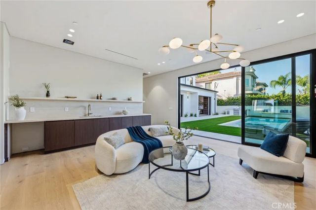 4900 Valjean, Encino, CA 91436