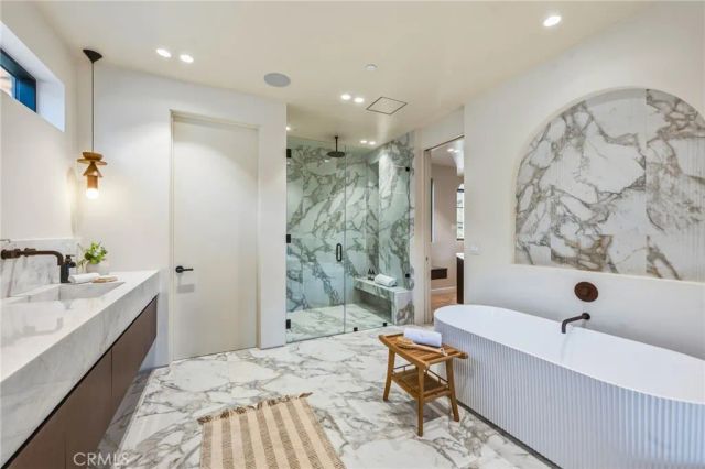 4900 Valjean, Encino, CA 91436