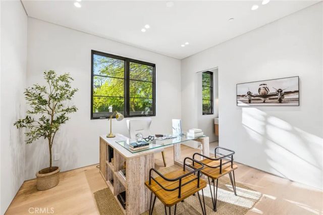 4900 Valjean, Encino, CA 91436