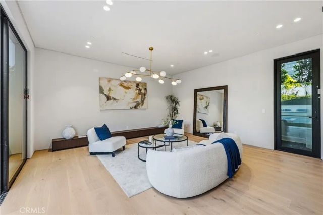 4900 Valjean, Encino, CA 91436