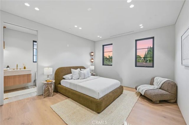 4900 Valjean, Encino, CA 91436