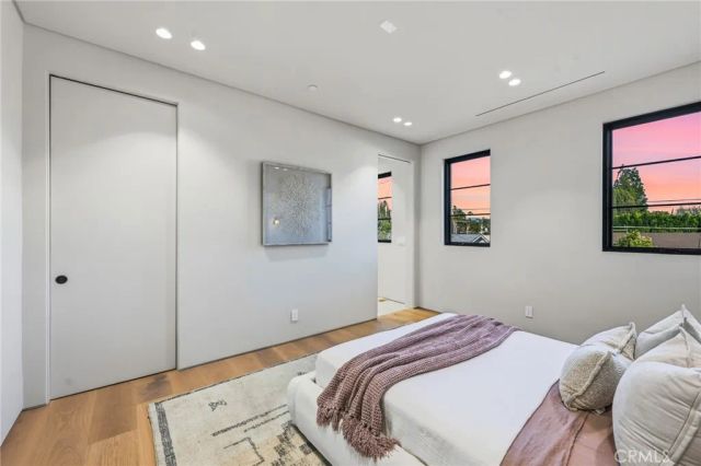 4900 Valjean, Encino, CA 91436