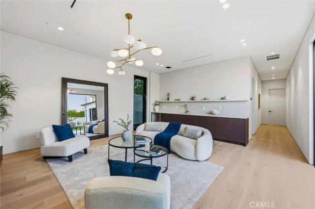 4900 Valjean, Encino, CA 91436