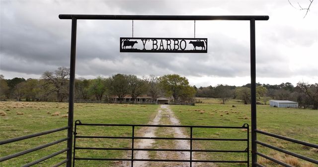 20136 Moriarty Road, Richards, TX 77873