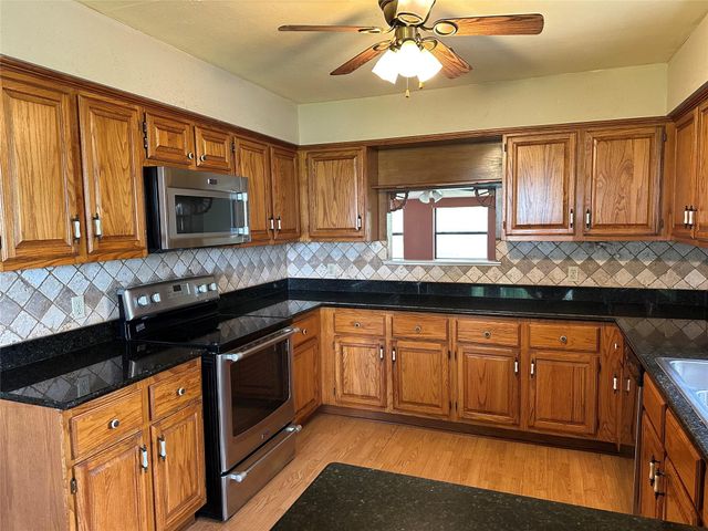20136 Moriarty Road, Richards, TX 77873