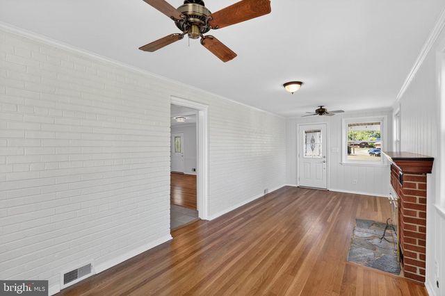 6824 CONSTANCE DR, Springfield, VA 22150
