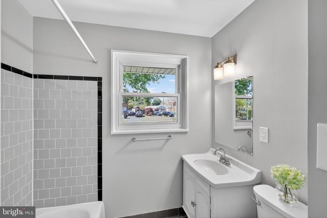 6824 CONSTANCE DR, Springfield, VA 22150