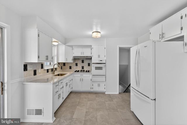 6824 CONSTANCE DR, Springfield, VA 22150