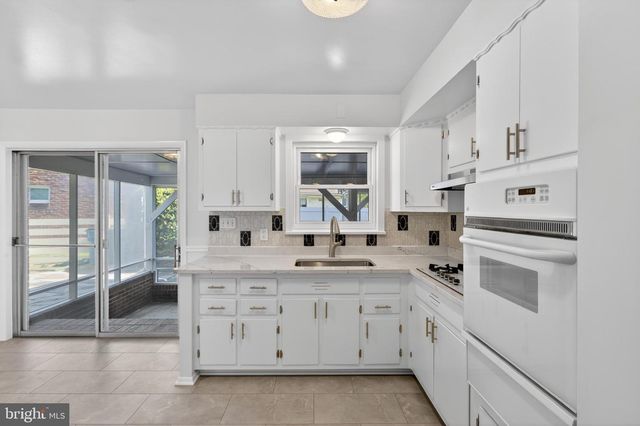 6824 CONSTANCE DR, Springfield, VA 22150
