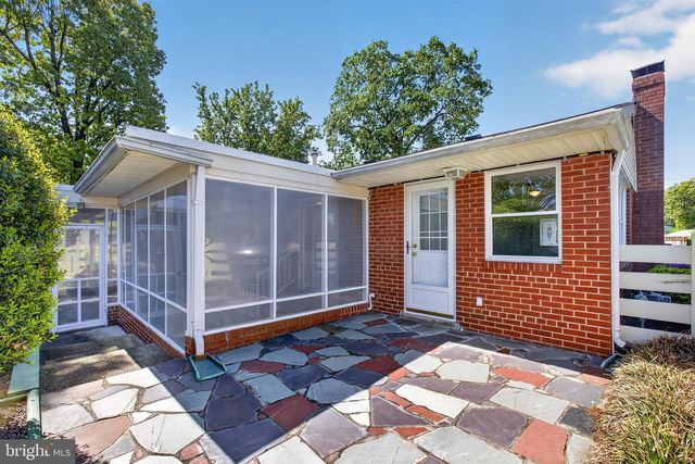 6824 CONSTANCE DR, Springfield, VA 22150