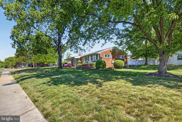 6824 CONSTANCE DR, Springfield, VA 22150