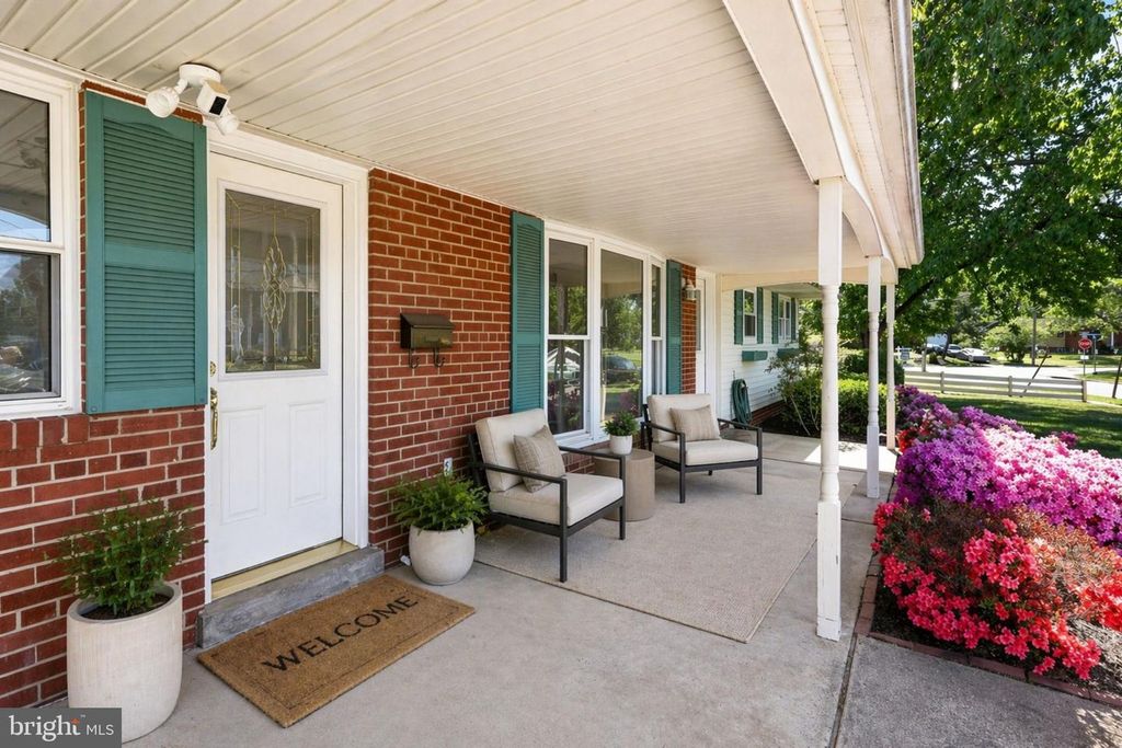 6824 CONSTANCE DR, Springfield, VA 22150