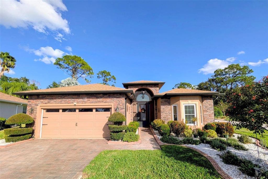 Image 2 of property listing at 5201 GREEN DRIVE, Winter Haven, FL 33884