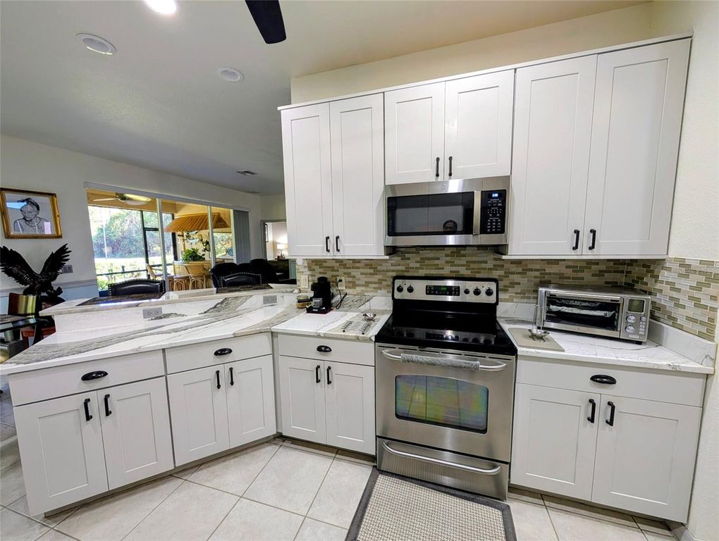 Image 12 of property listing at 5201 GREEN DRIVE, Winter Haven, FL 33884