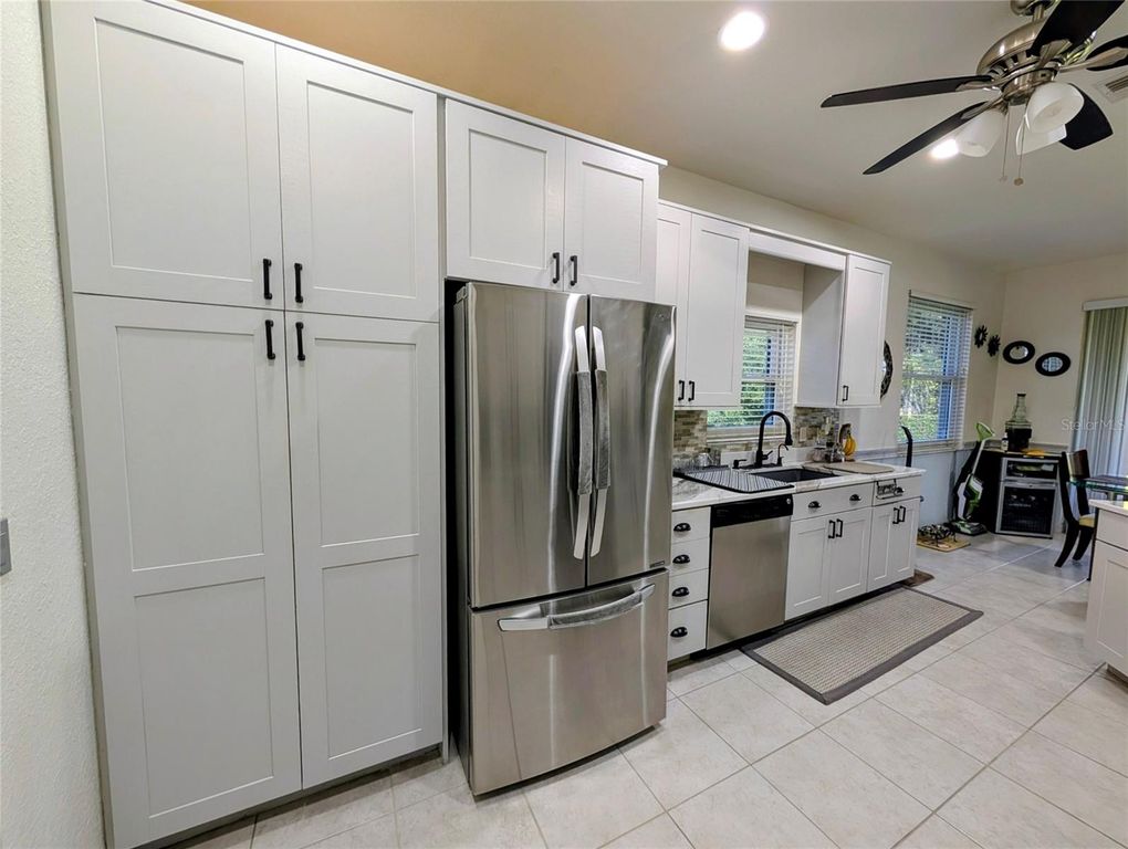 Image 13 of property listing at 5201 GREEN DRIVE, Winter Haven, FL 33884
