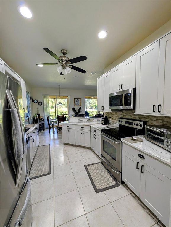 Image 14 of property listing at 5201 GREEN DRIVE, Winter Haven, FL 33884