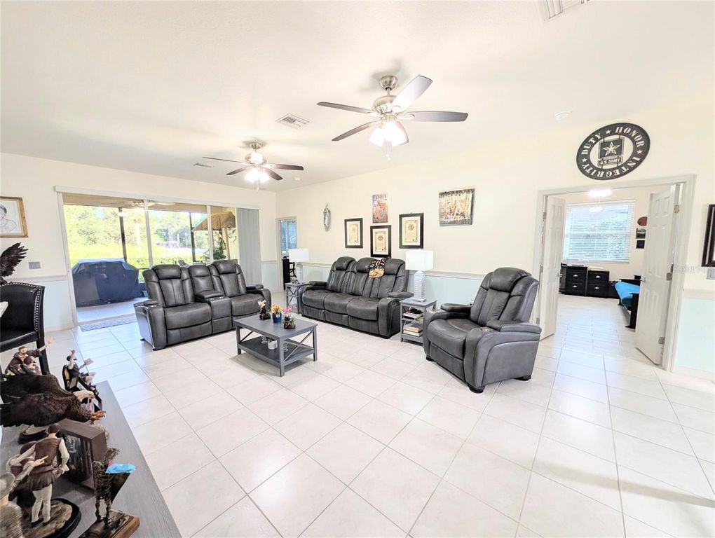 Image 17 of property listing at 5201 GREEN DRIVE, Winter Haven, FL 33884