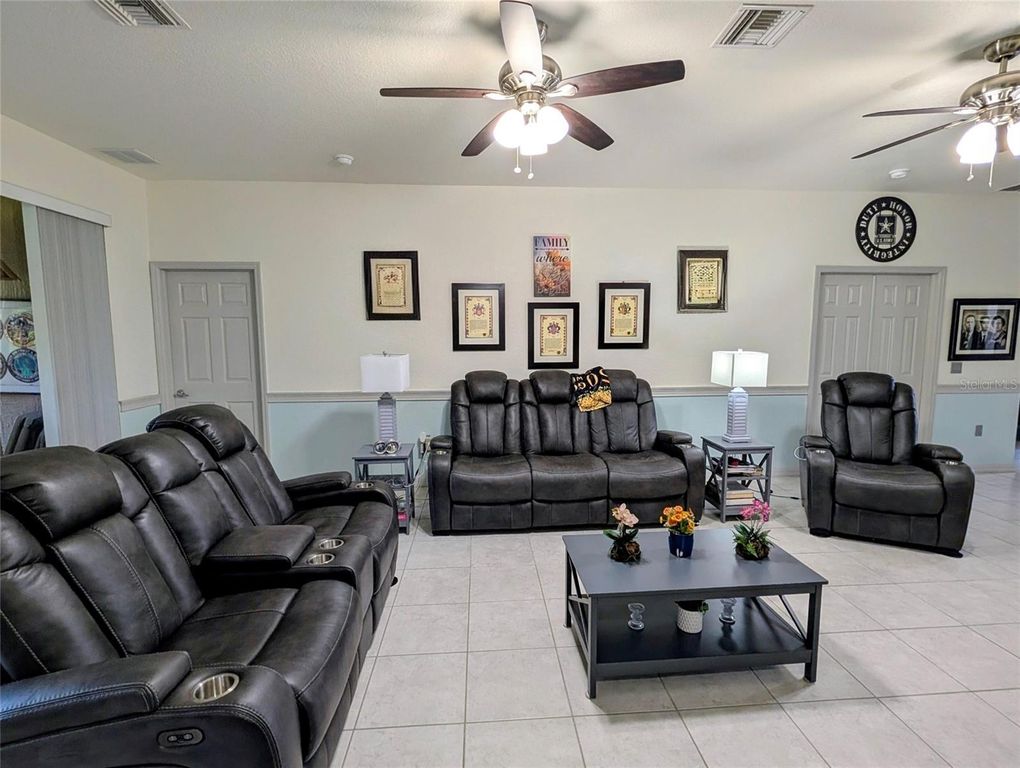 Image 19 of property listing at 5201 GREEN DRIVE, Winter Haven, FL 33884