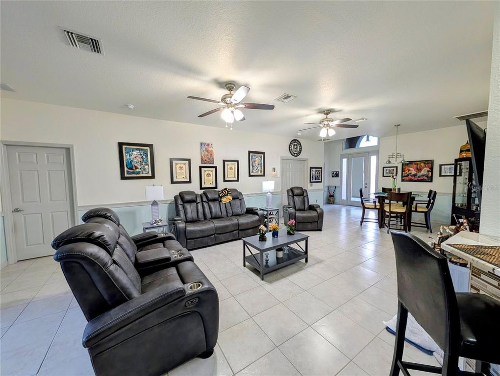 Image 20 of property listing at 5201 GREEN DRIVE, Winter Haven, FL 33884
