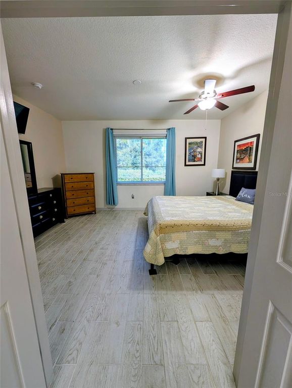 Image 24 of property listing at 5201 GREEN DRIVE, Winter Haven, FL 33884