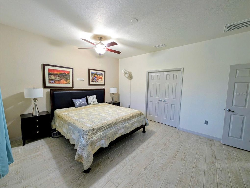 Image 25 of property listing at 5201 GREEN DRIVE, Winter Haven, FL 33884