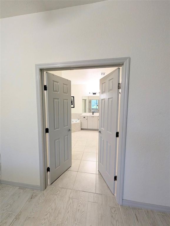 Image 26 of property listing at 5201 GREEN DRIVE, Winter Haven, FL 33884