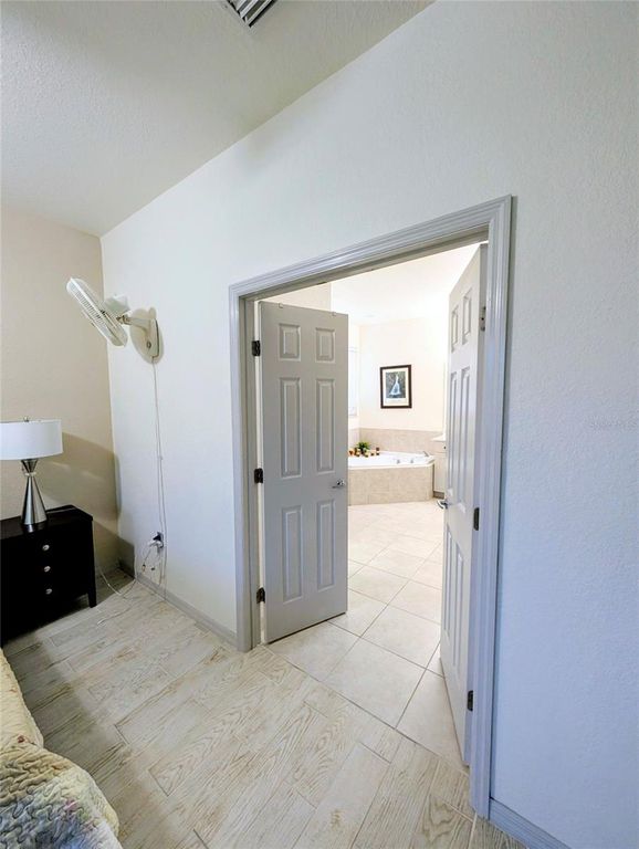 Image 27 of property listing at 5201 GREEN DRIVE, Winter Haven, FL 33884