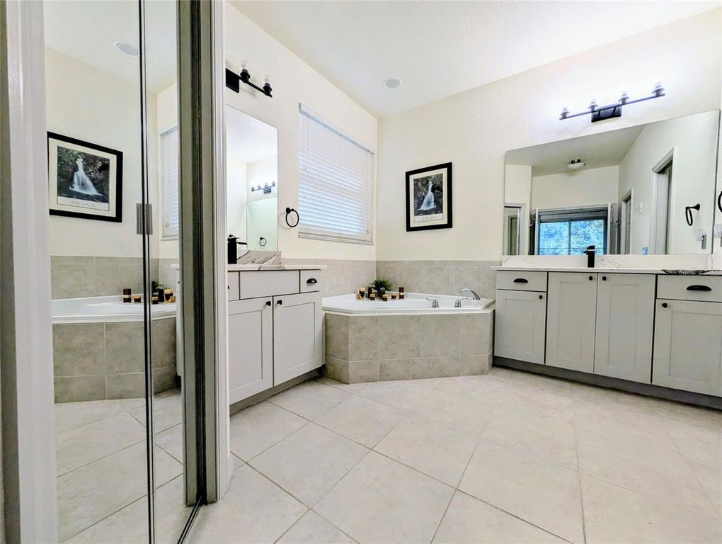 Image 29 of property listing at 5201 GREEN DRIVE, Winter Haven, FL 33884