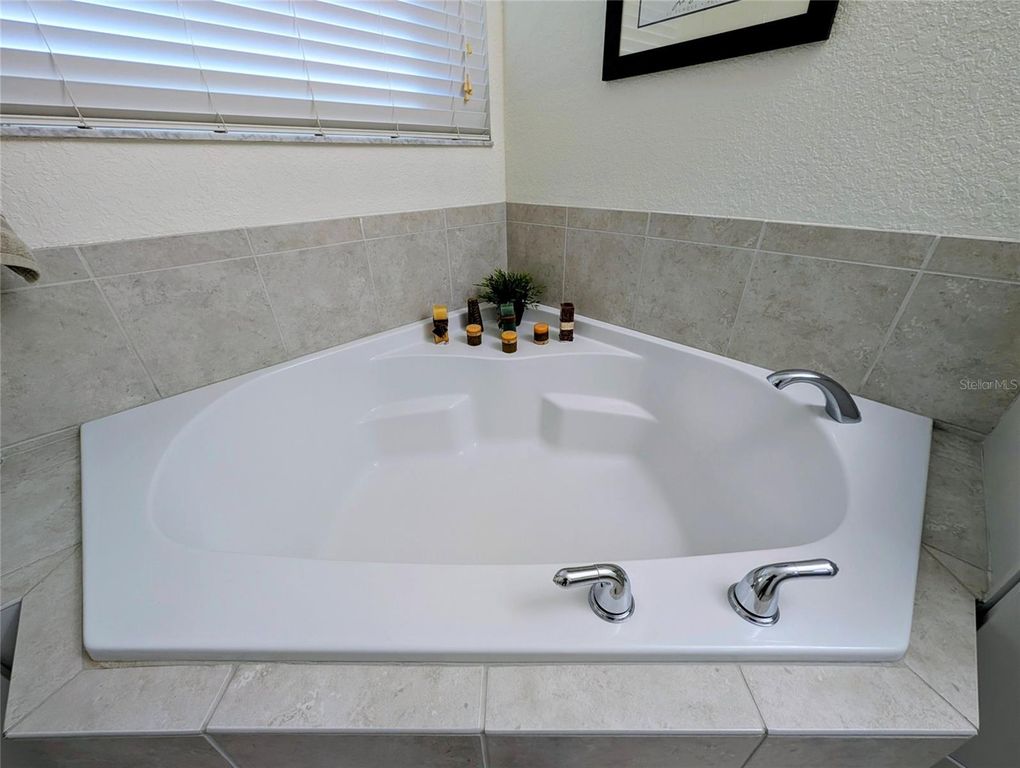 Image 35 of property listing at 5201 GREEN DRIVE, Winter Haven, FL 33884
